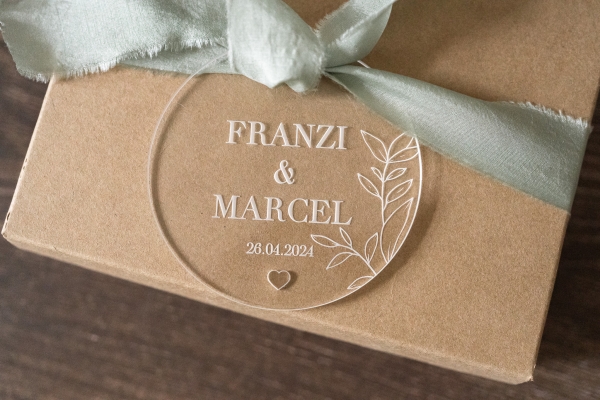 Anhänger aus Acryl / Hochzeit / Brautpaar - personalisiert -